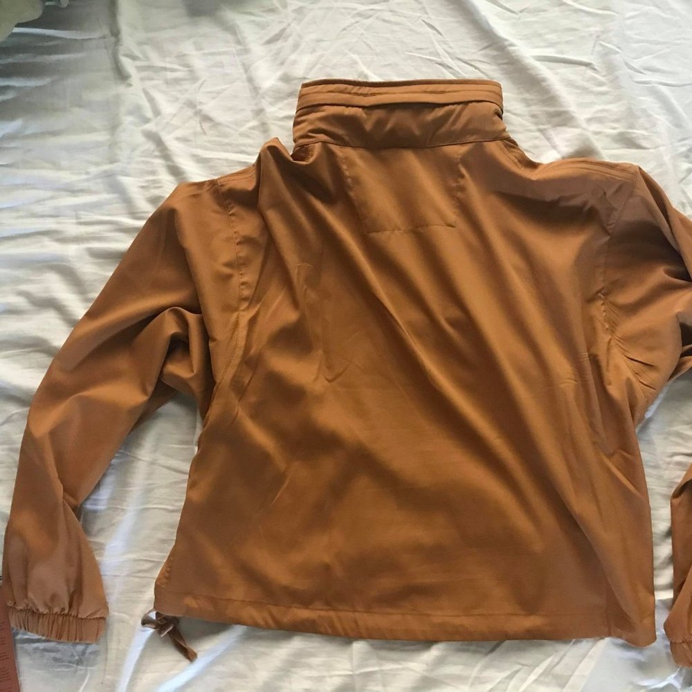 SOLD Girlfriend Collective Twig Windbreaker - Picture 5 of 7